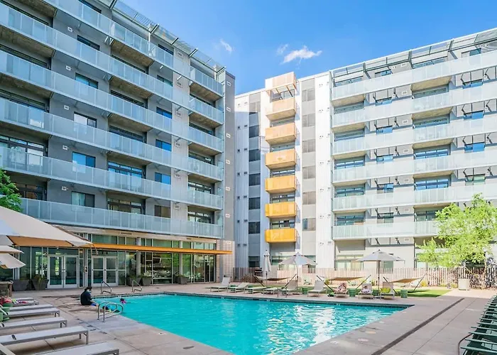 Detailed 2bd - Dt- Gym, Pool, Parking Sleep8 Phoenix