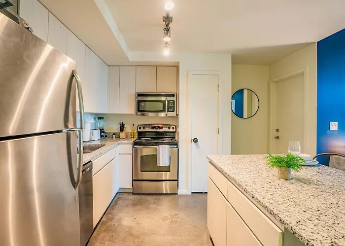 Detailed 2bd - Dt- Gym, Pool, Parking Sleep8