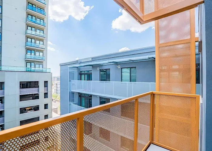 Apartment Detailed 2bd - Dt- Gym, Pool, Parking Sleep8 Phoenix