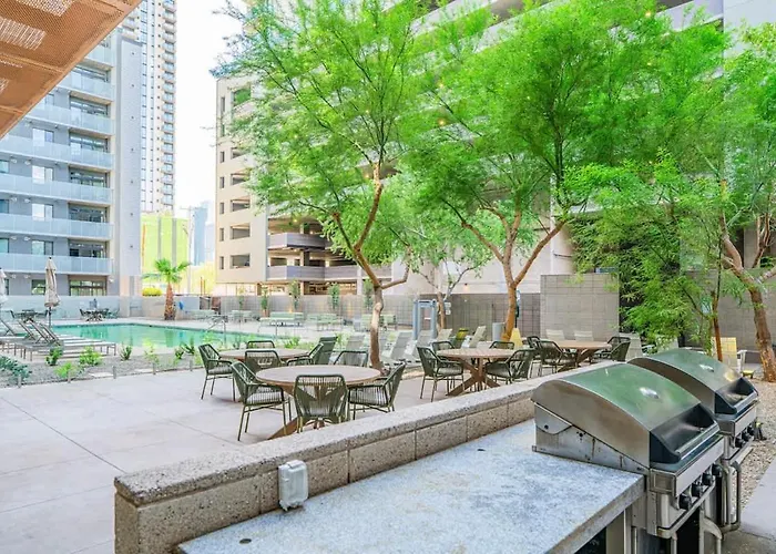 Detailed 2bd - Dt- Gym, Pool, Parking Sleep8 * Phoenix