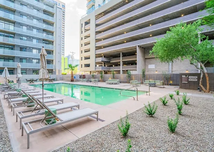 Detailed 2bd - Dt- Gym, Pool, Parking Sleep8 Phoenix