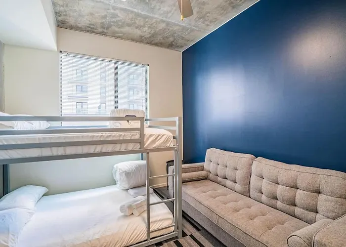 Detailed 2bd - Dt- Gym, Pool, Parking Sleep8 Apartment