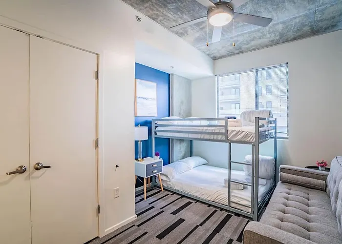 Detailed 2bd - Dt- Gym, Pool, Parking Sleep8 Apartment Phoenix
