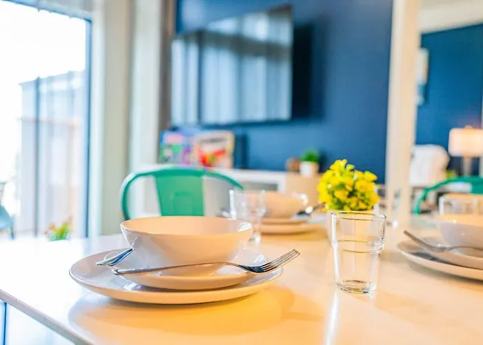 Apartment Detailed 2bd - Dt- Gym, Pool, Parking Sleep8