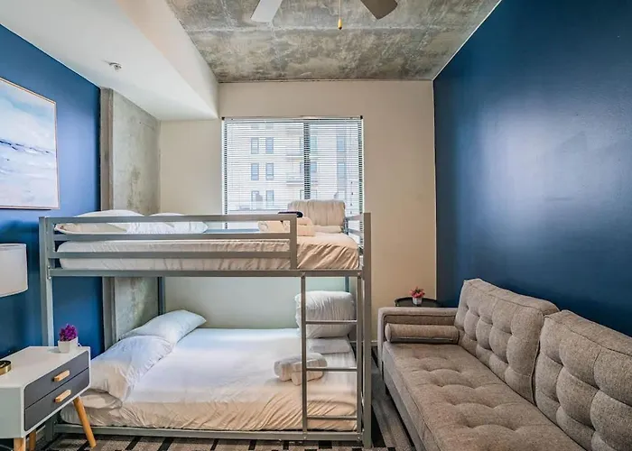 Apartment Detailed 2bd - Dt- Gym, Pool, Parking Sleep8