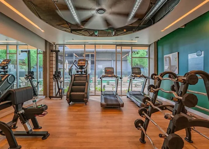 Detailed 2bd - Dt- Gym, Pool, Parking Sleep8 Apartment Phoenix