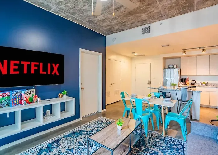 Detailed 2bd - Dt- Gym, Pool, Parking Sleep8 * Phoenix