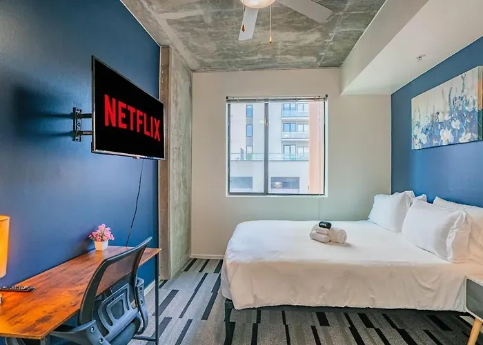 Apartment Detailed 2bd - Dt- Gym, Pool, Parking Sleep8